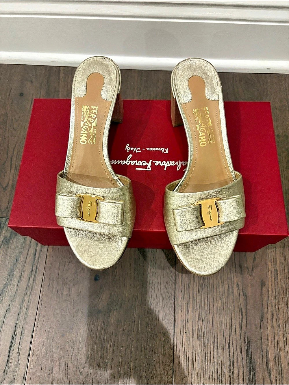 Salvatore Ferragamo Eolie 1 5cm Bow Sandals Gold US 7 B